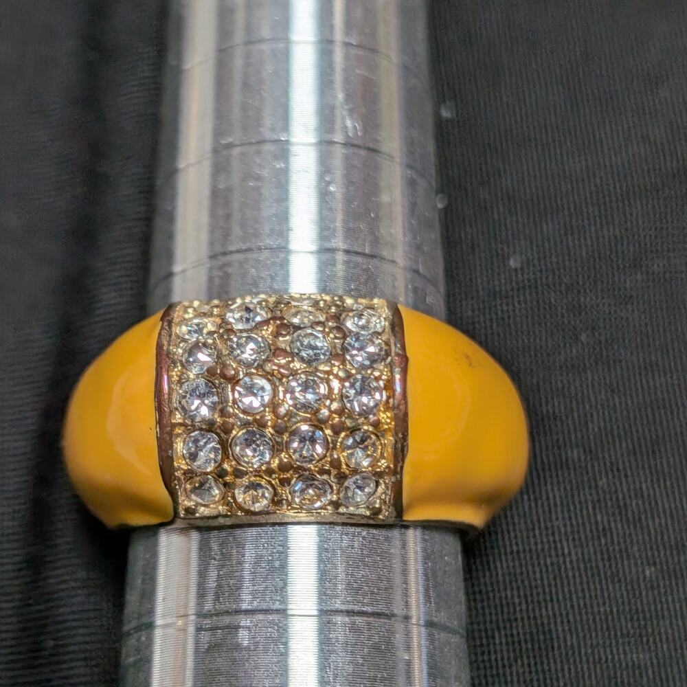 Vintage Yellow Enamel Ring Women's 7.25 Gold Tone Rhinestone Pave Statement